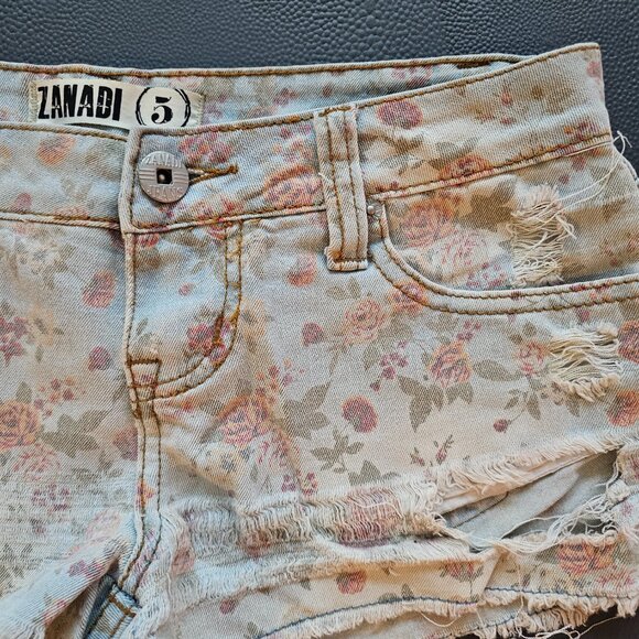 Zanadi Floral Denim Shorts - Picture 3 of 6